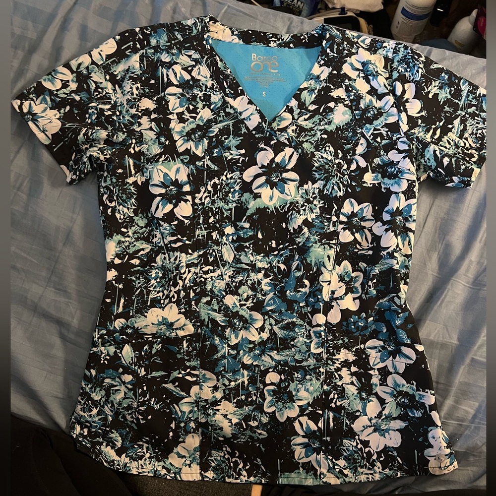 Barco One scrub top